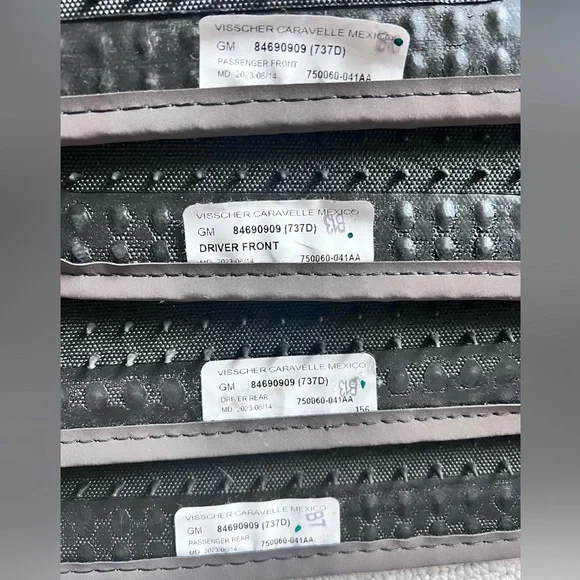 GMC Yukon XL Denali 2023 carpet floor mats - Picture 4 of 4